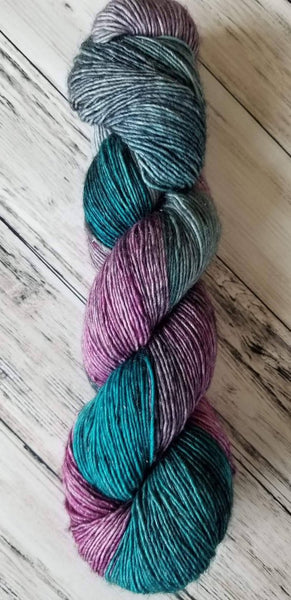 Muscovite Single Ply Sparkle Fingering Weight Yarn - Smokey Dragon's Breath Opal