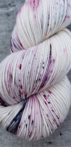 Metamorphic Worsted Yarn - Rubellite